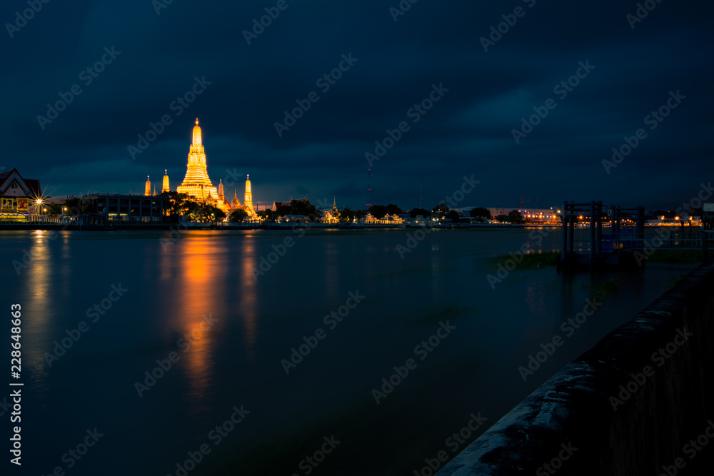 Wat Arun Ratchawararam Ratchawaramahawihan The Chao Phraya River, symbolizing the beauty of the world is one of the important landmarks. Beautifully decorated with art and architecture. Wat Arun Ratchawararam Ratchawaramahawihan The Chao Phraya River, symbolizing the beauty of the world is one of the important landmarks. Beautifully decorated with art and architecture.