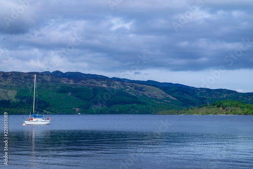 Loch Lomond in den schottlischen Highlands