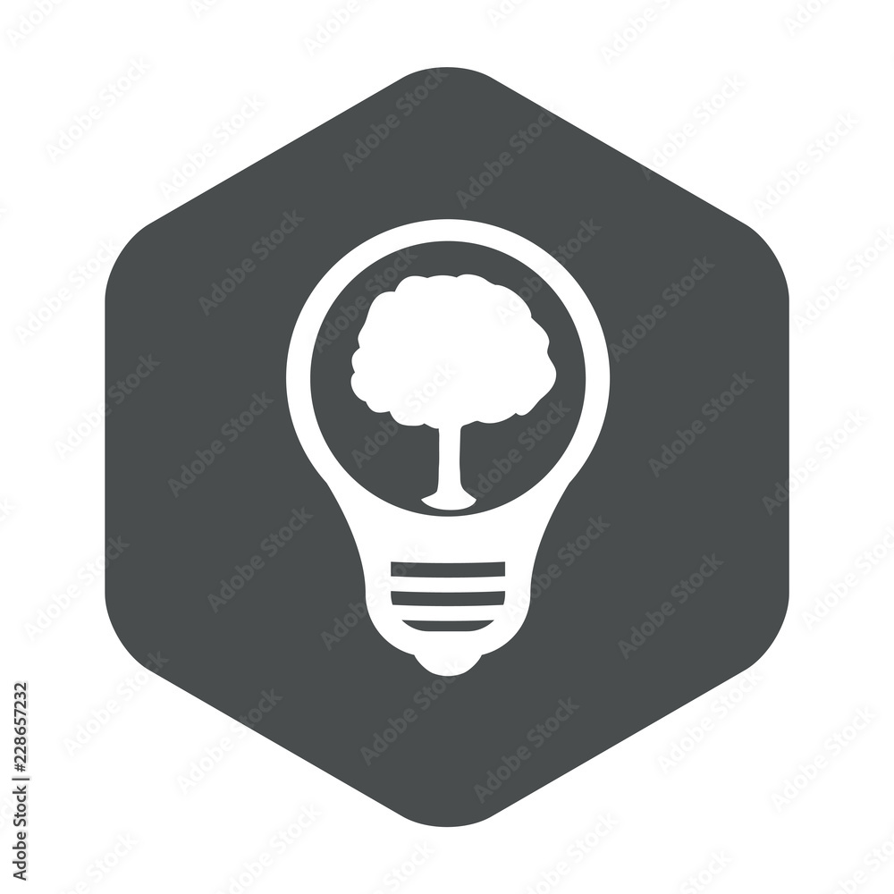 Icono plano bombilla con arbol en hexagono gris Icono plano bombilla con arbol en hexagono gris