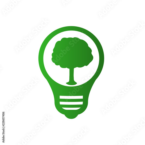 Logotipo bombilla con arbol en color verde