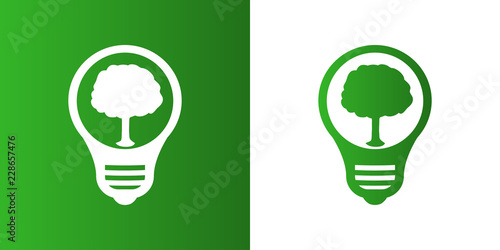 Logotipo bombilla con arbol en verde y blanco