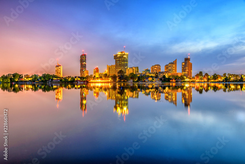 Wiener Skyline an der Alten Donau