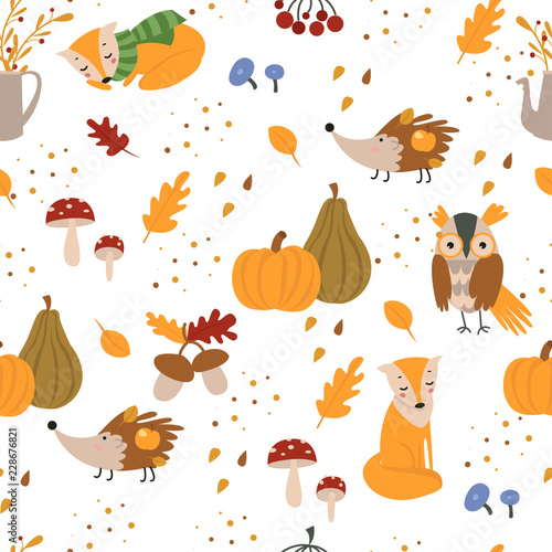 Autumn seamless pattern with cute forest animals