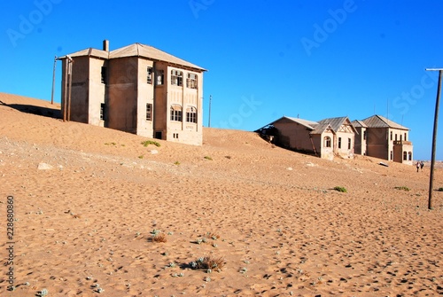 Città fantasma di Kolmanskop, ex miniera di diamanti abbandonata, in Namibia Africa © Simone