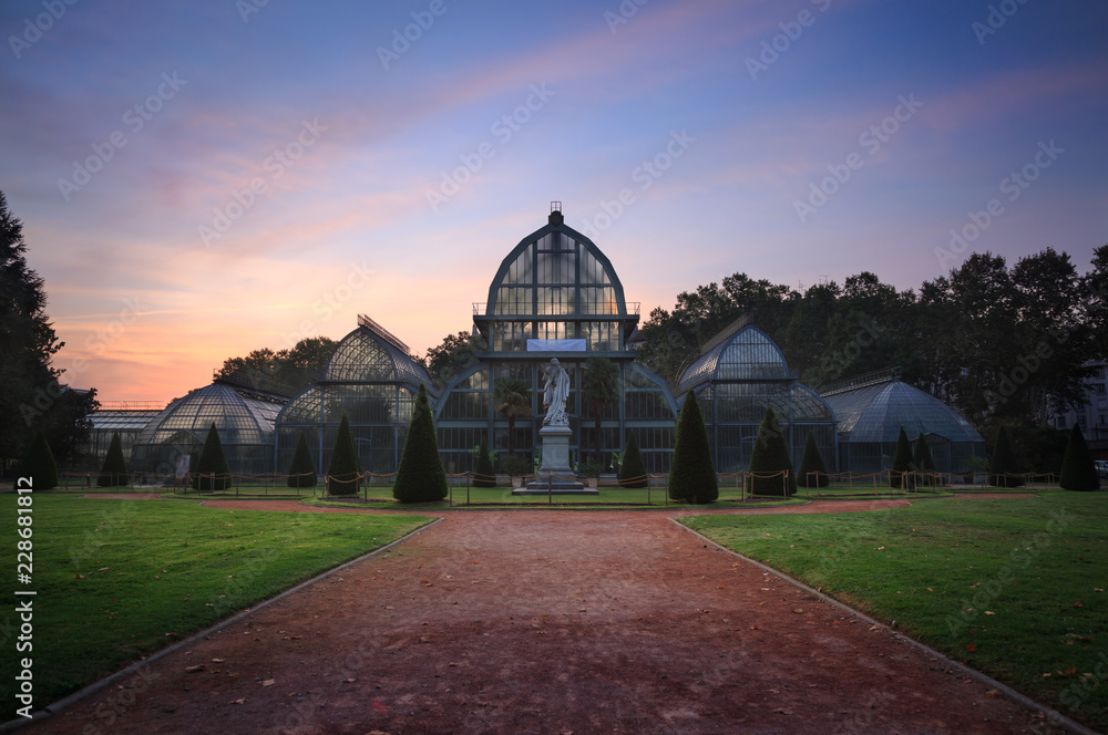 Fototapeta premium Dawn at the famous greenhouse in park of the golden head (Parc de la Tete D' Or) in Lyon. Lyon, France
