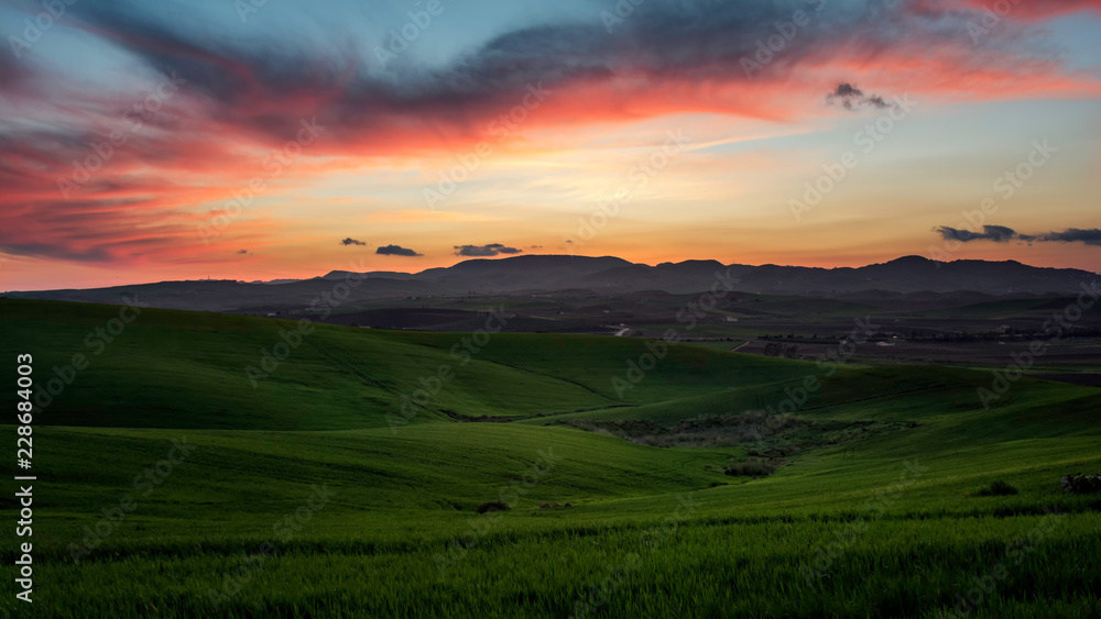 Paesaggi collinare siciliano al tramonto