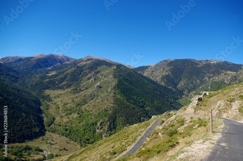 Route de montagne de Mantet, village des pyrénées orientales