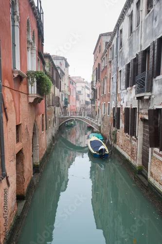 Obraz Malowniczy wiosenny widok Vennice ze słynnym kanałem wodnym i kolorowymi domami. Wspaniała scena rano we Włoszech, w Europie. Wspaniały śródziemnomorski pejzaż miejski. Koncepcja tło podróży.