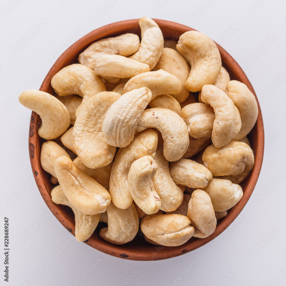 Fototapeta premium cashew nuts on a white acrylic background