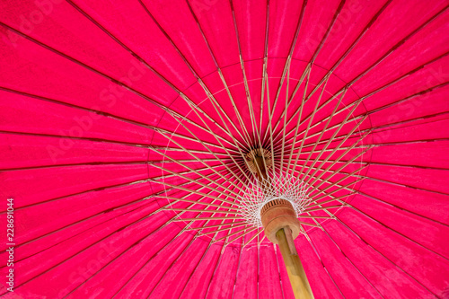 Umbrella sa paper background