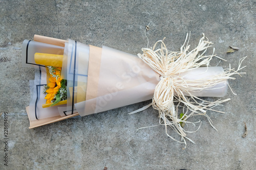 Fototapeta Naklejka Na Ścianę i Meble -  Yellow big sunflowers bouquet