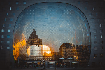 Fototapete Rotterdam Markthalle Rotterdam zur goldenen Stunde  © Ivan Yohan