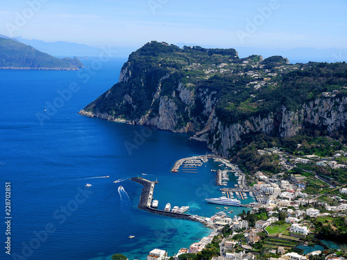 On Capri in Anacapri is the Villa San Michele, the dream home of writer Axel Munthe (died 1949). The terraces of the villa garden have spectacular views of the Bay of Naples