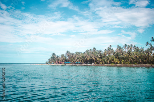 Turquoise waters around the tropical San Blas Islands off the Caribbean coast of Panama © Lozzy