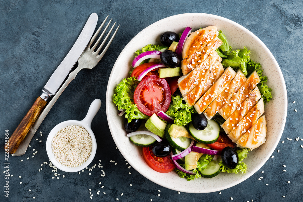 Grilled chicken breast with fresh vegetable salad Grilled chicken breast with fresh vegetable salad