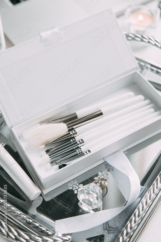 Brush brow and makeup artist in the set. Black and white sets. Flatley layout for blogger. Minimalism on the table, gold brushes Brush brow and makeup artist in the set. Black and white sets. Flatley layout for blogger. Minimalism on the table, gold brushes