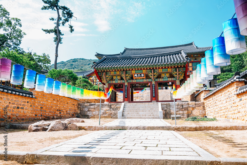 Obraz premium Beomeosa temple, Korean traditional architecture and colorful lanterns in Busan, Korea