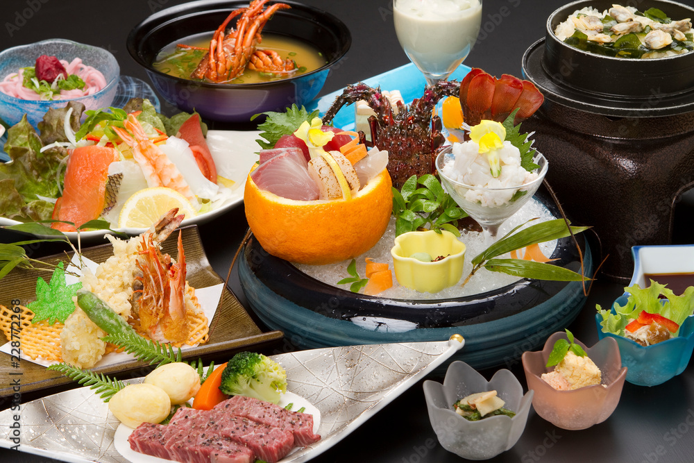会席 和 ステーキ 牛 肉 伊勢海老 サラダ 鯛 料理 肉 刺身 鮪 天婦羅