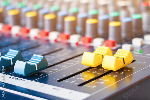 Fotografie Close up fader of sound mixer old Volume adjusting knobs controller in control r
