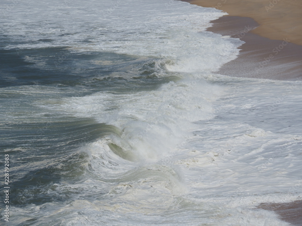 Fale oceanu