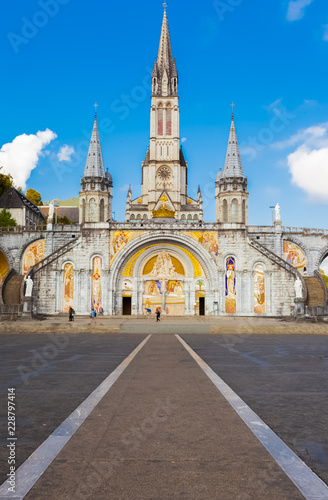 basilique Notre-Dame de Lourdes, France  © Unclesam