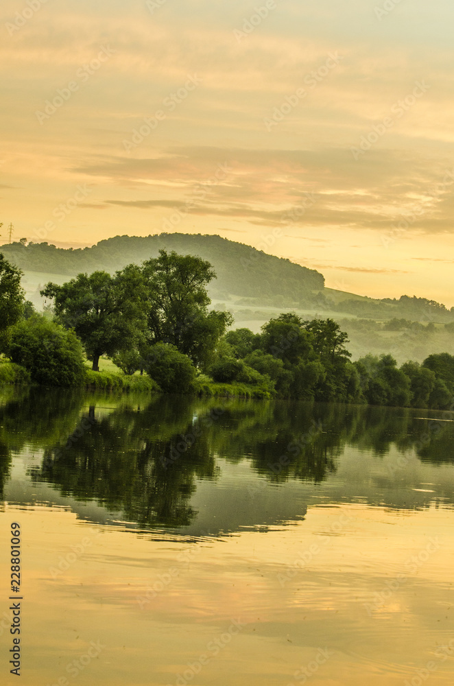 Obraz premium sunset on the river