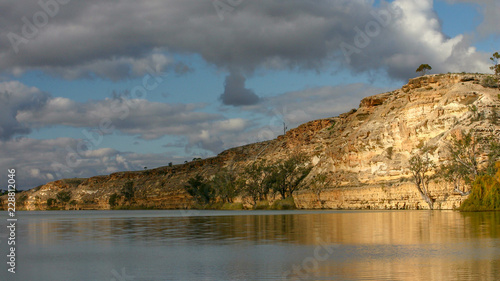 Fototapeta Naklejka Na Ścianę i Meble -  Landscape view of sandstone cliffs on the banks of the Murray River in South Australia.