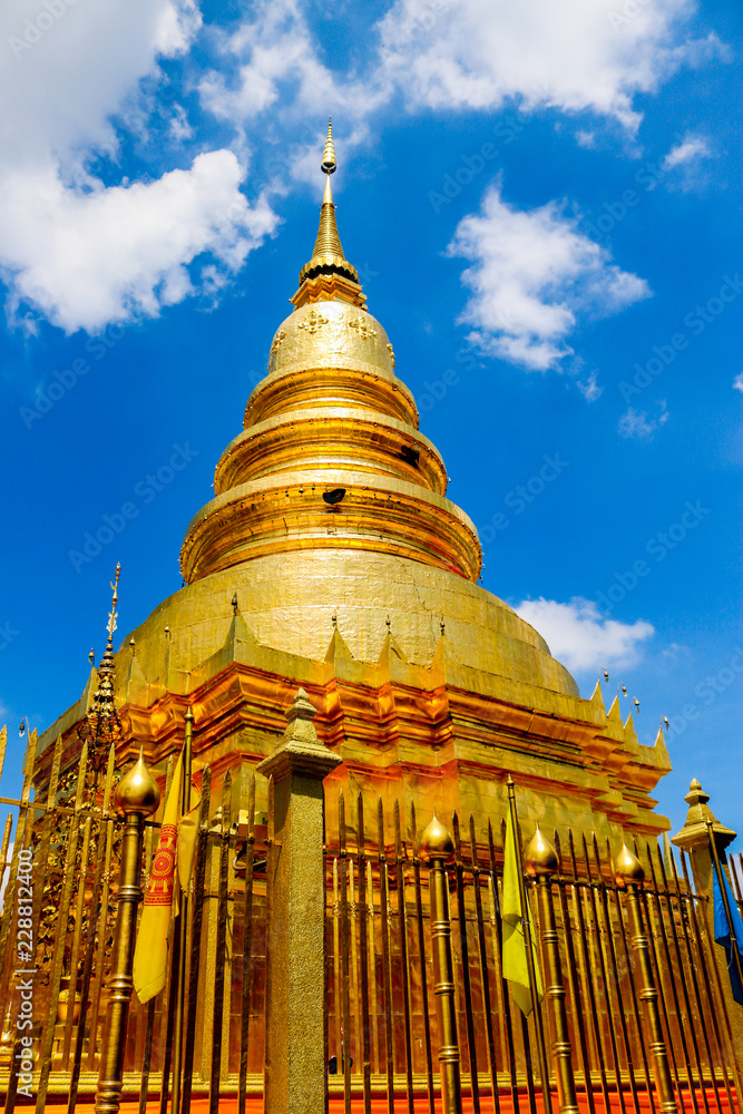 Fototapeta premium golden pagoda in lamphun thailand