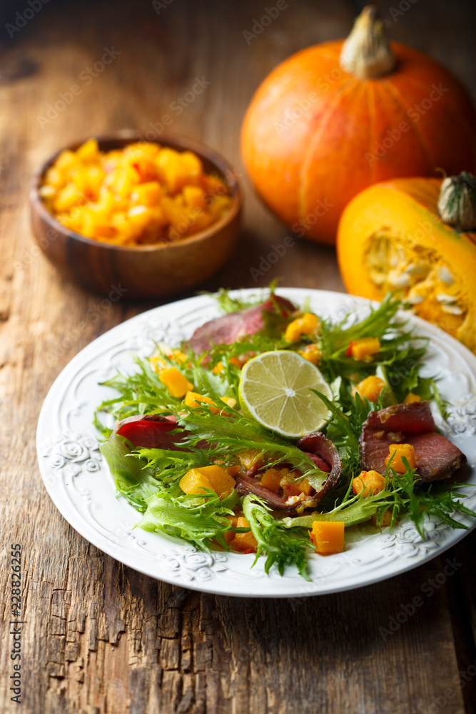 Roast beef salad with pumpkin Roast beef salad with pumpkin