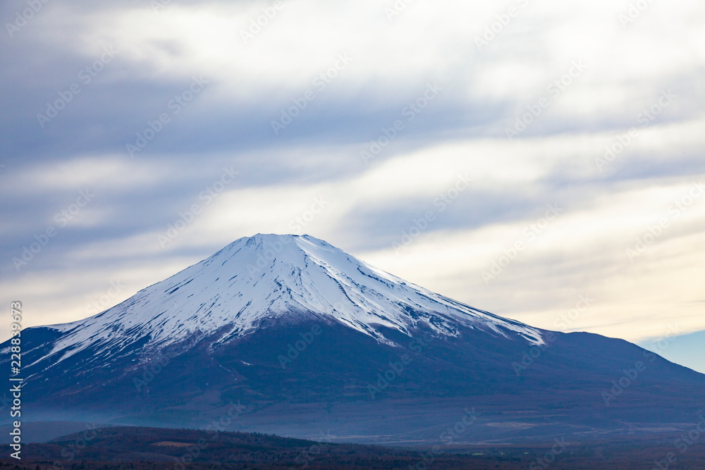 雪を頂いた富士山、山梨県山中湖村パノラマ台にて