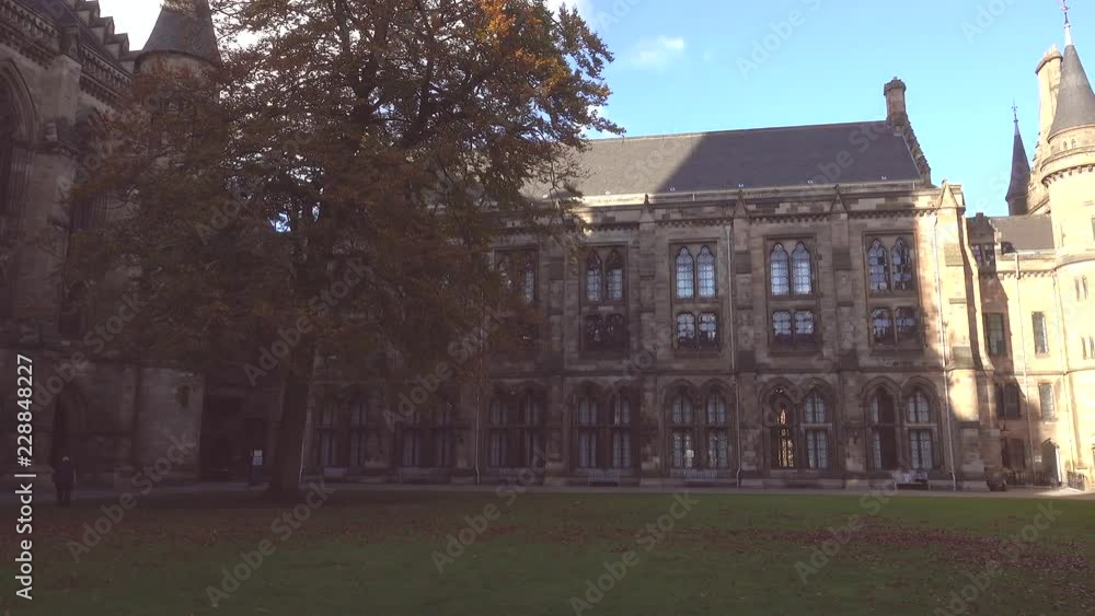 Panning right within a quadrangle of Glasgow University. Panning right within a quadrangle of Glasgow University.