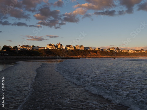 Wellen brechen am Long Sands Beach, Maine