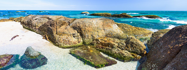 Keuken achterwand Kust Rotsen aan Vietnamese kust Zuid-Chinese Zee  © dbrus