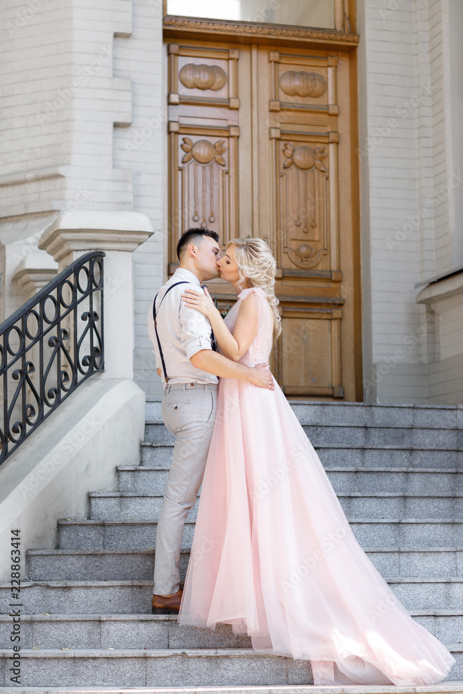Fototapeta premium wedding couple in city in sunny summer day.