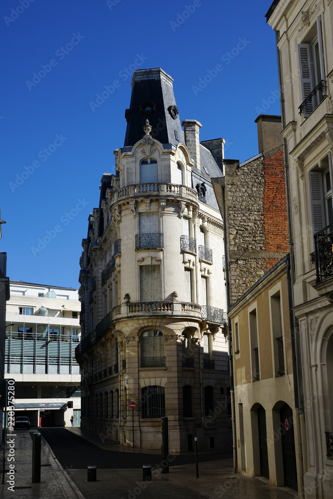 immeuble d'angle à Poitiers
