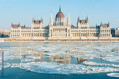 Photography Hungarian parliament, winter