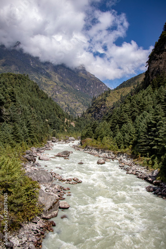 Fluss im Himalaya