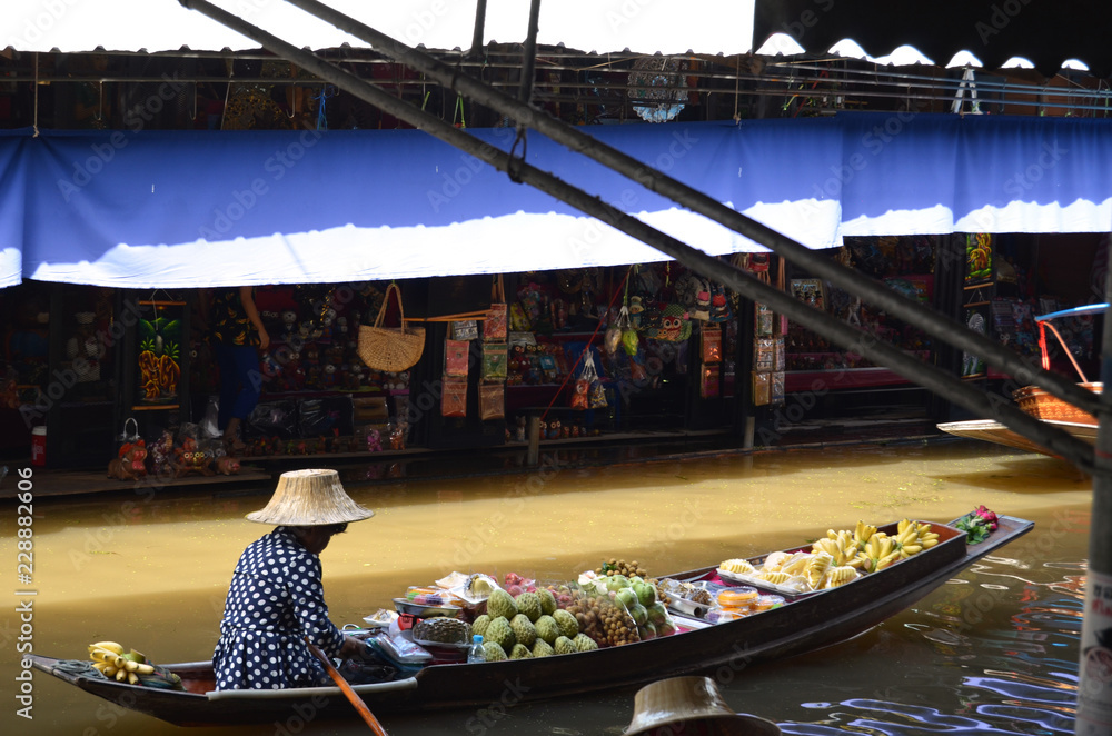 Obraz premium marché flottant à bangkok thailande