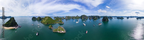 Fotografi Super panorama Karst Island Landscape In Halong Bay, Vietnam