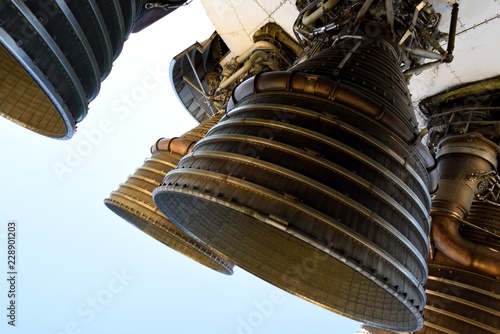 Cuadro en lienzo View underneath a group of large and powerful liquid-fueled F-1 rocket engines,