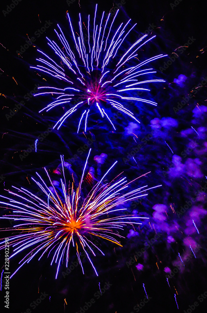 Pirotecnia, fuegos artificiales. foto de Stock