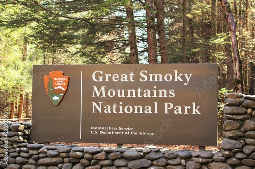 Canvas Print Daytime photo of a Great Smoky Mountains National Park entrance sign with stone