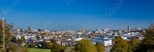 Cuadro en lienzo Panoramic view of the City Of Plymouth on a bright sunny day