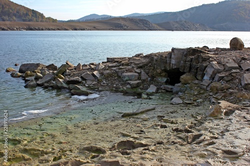 Das trockengefallene Gewölbe des Gut Vornhagen im extrem leeren Edersee photo