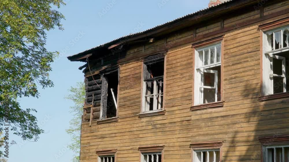 20489_Closer_look_of_the_broken_window_of_the_house.mov 20489_Closer_look_of_the_broken_window_of_the_house.mov