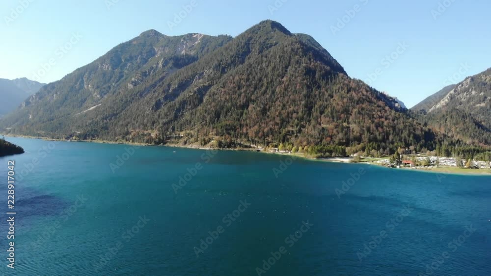 Schwenk über den Plansee und die umliegenden Berge Schwenk über den Plansee und die umliegenden Berge