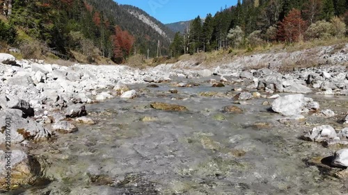 Niedriger Flug über den vom Ammersattel kommenden Torsäulenbach photo