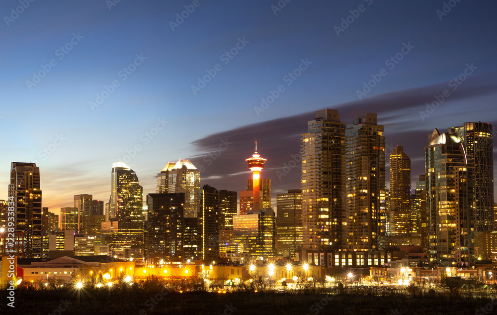 Fototapeta premium Calgary Skyline and the tower at blue hour, sunset with clear sky
