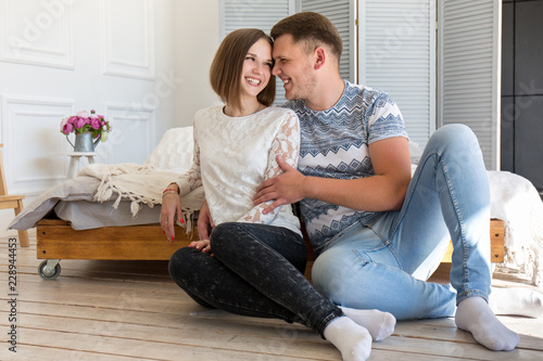 Happy couple sitting on the floor © Mallivan