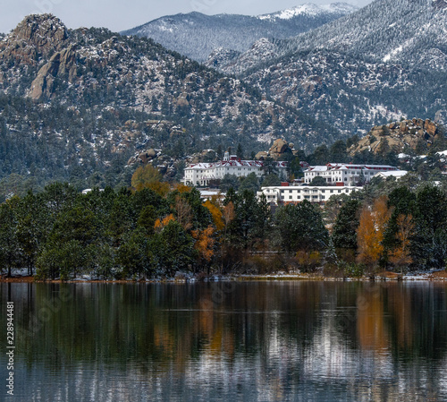 Fotografie The Infamous Stanley Hotel on a Fall Morning Estes Park-Colorado
